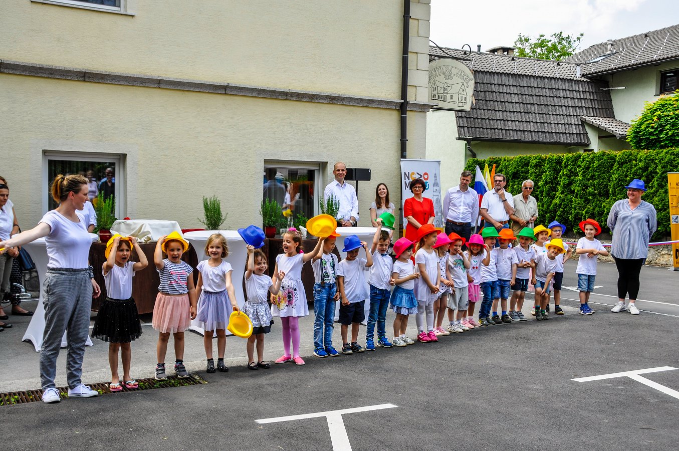 Nastop predšolskih otrok ob odprtju prenovljenega cestnega odseka- Drska