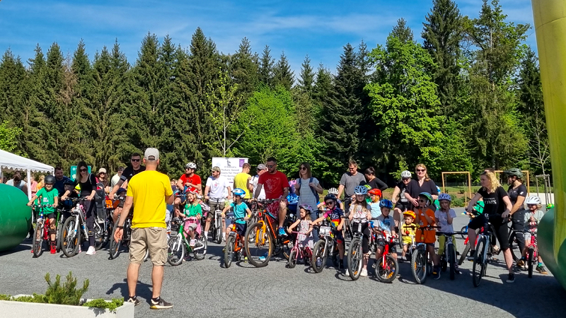 najmlajši udeleženci na kolesu-3 Dan koles v Novem mestu povezal skupnost in podprl dobrodelnost