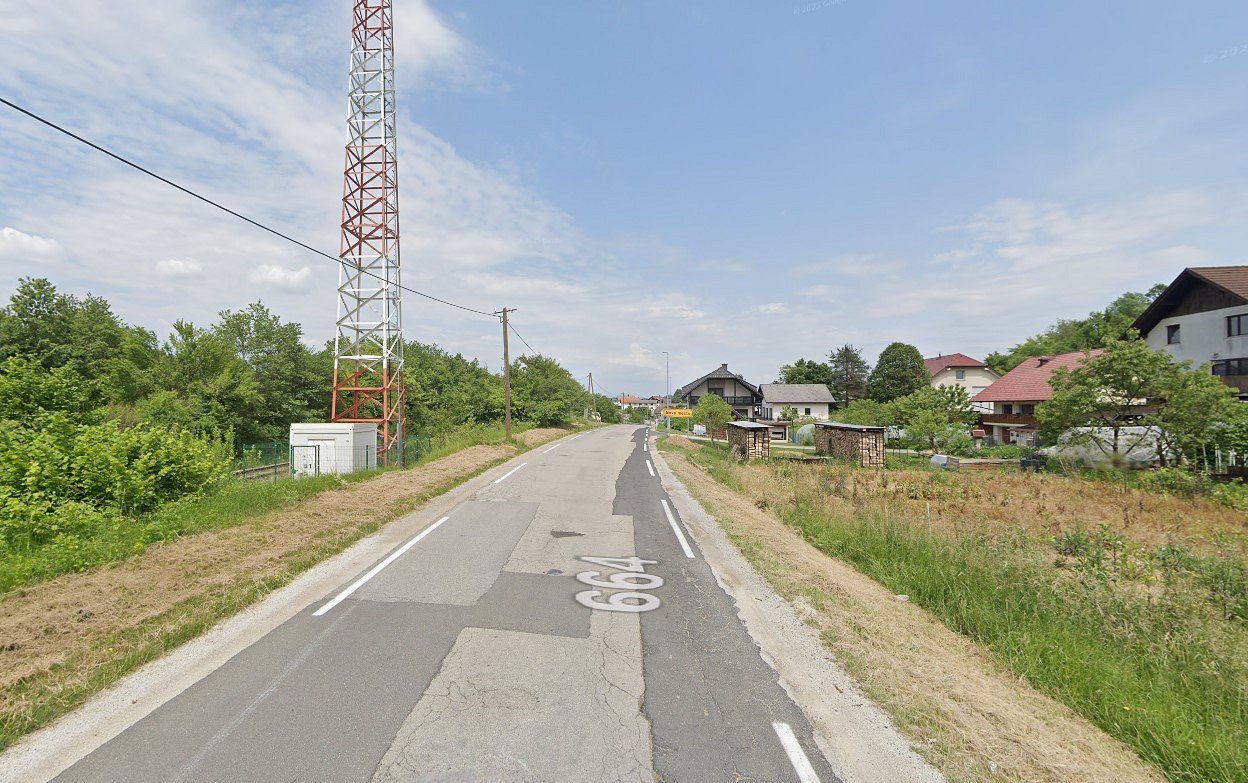 cesta in napis Novo mesto V petek popolna zapora regionalne ceste Birčna vas–Novo mesto