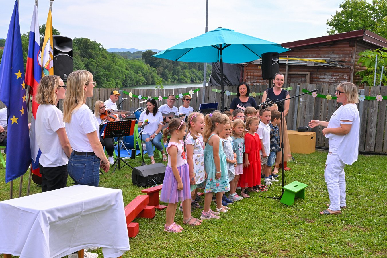 Pevski nastop otrok Vrtca Ciciban