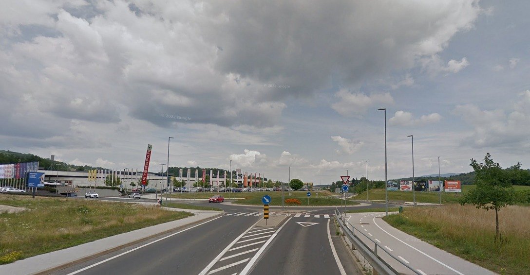 Otoška cesta, krožišče pri Supernovi