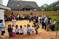 Pevski zbor otrok na odprtju vrtca.