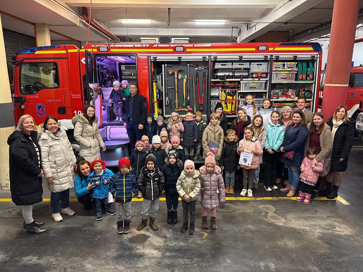 foto V gasilsko obarvanem likovnem natečaju sodelovalo kar 99 otrok