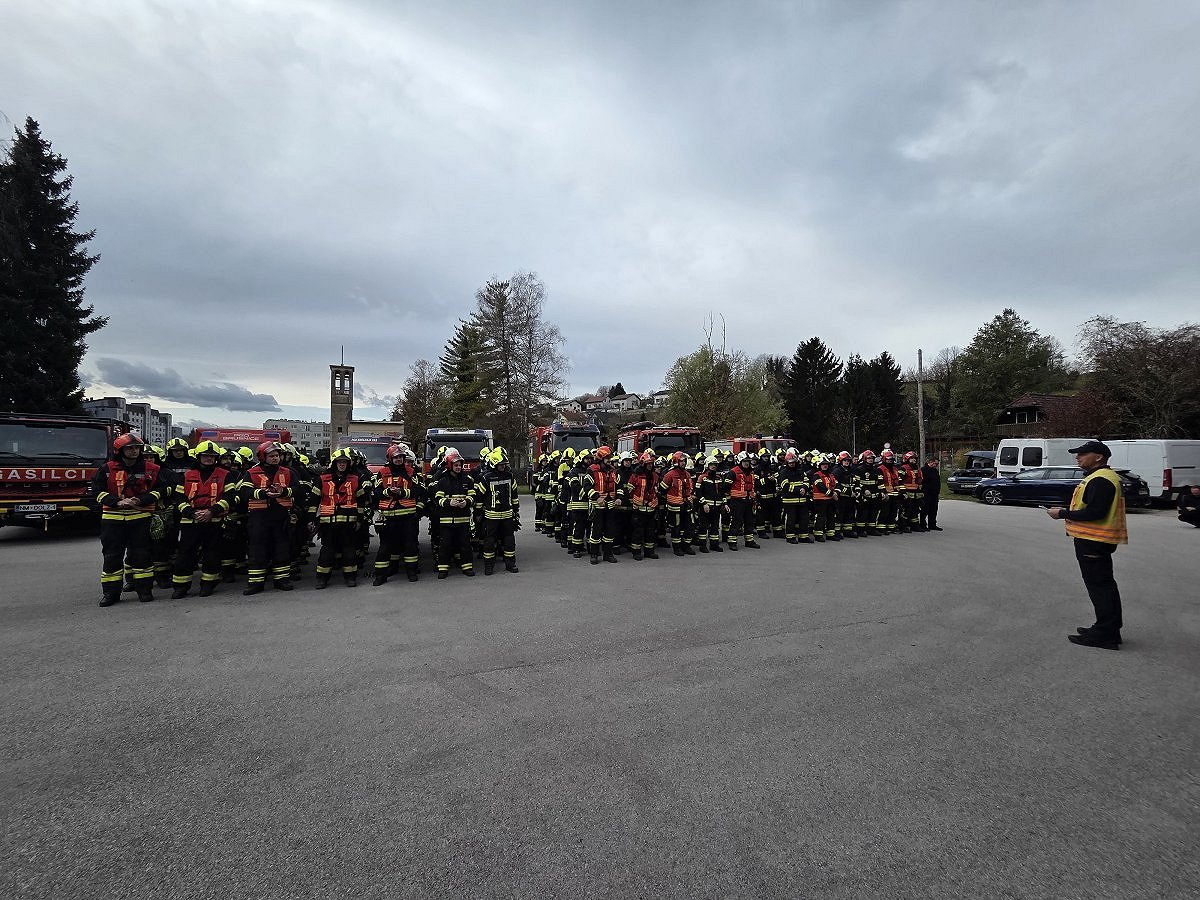 skupinska slika gasilcev _ občinske gasilske vaje 