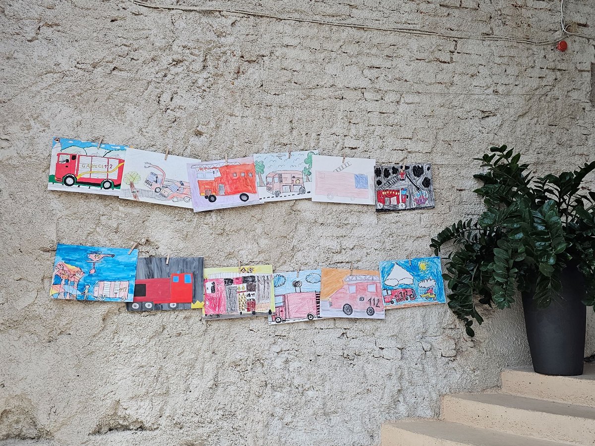 razstava izdelkov otrok v knjižnici_2 Podelitev priznanj in nagrad likovnega natečaja Naša gasilska vozila