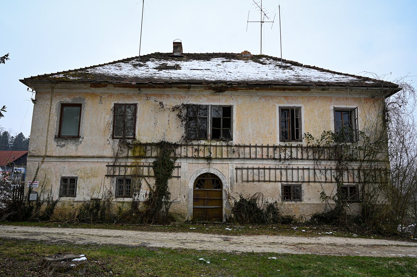 Graščina Srebrniče, bodoča lokacija centra za demenco Mestna občina Novo mesto bo z državno podporo uredila skupnostni center za demenco