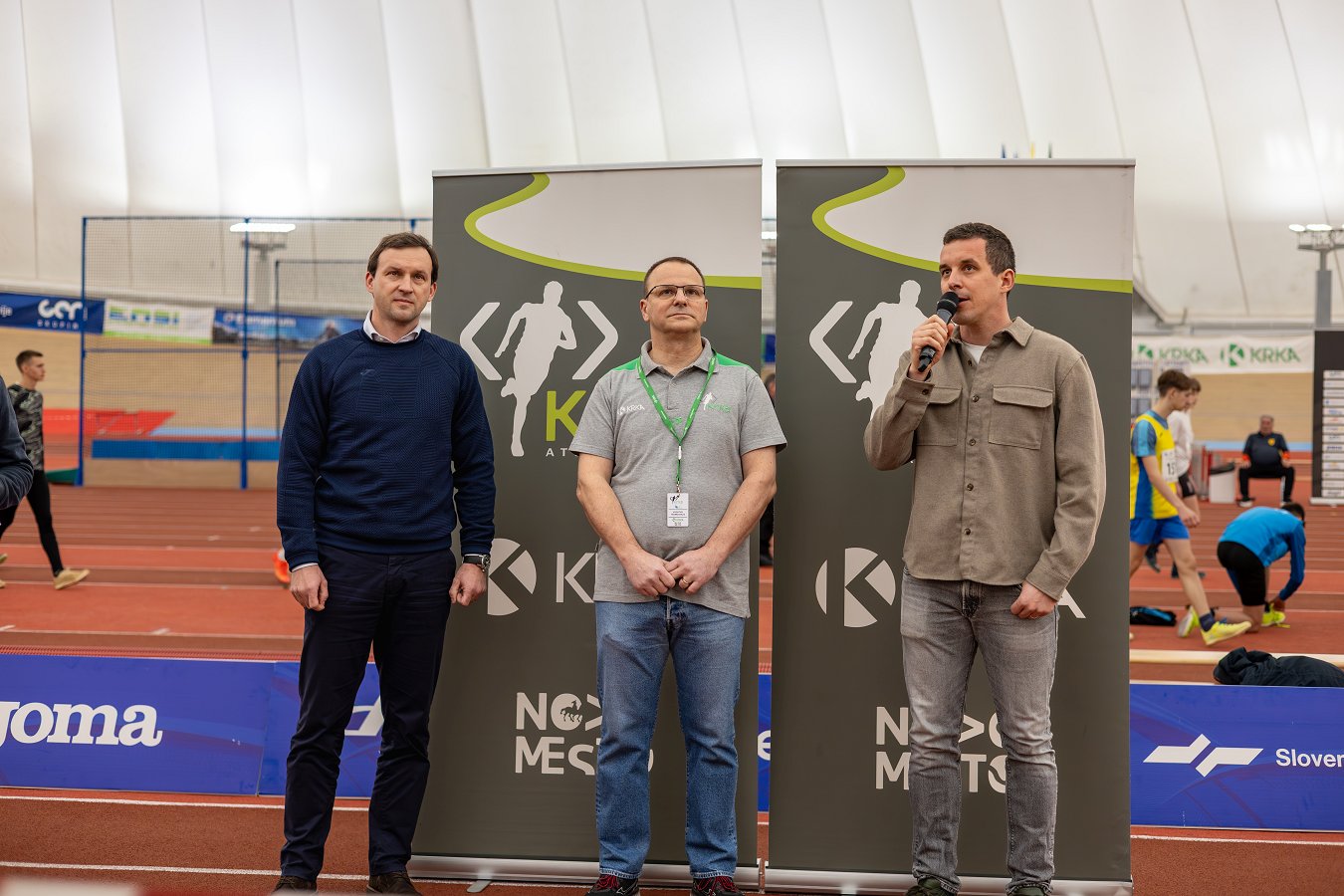 na otvoritvi atletskega tekmovanja je zbrane nagovoril podžupan Urban Kramar