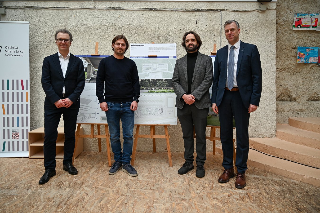 razstava arhitekturnih rešitev za polnilni park velikih moči Novo mesto