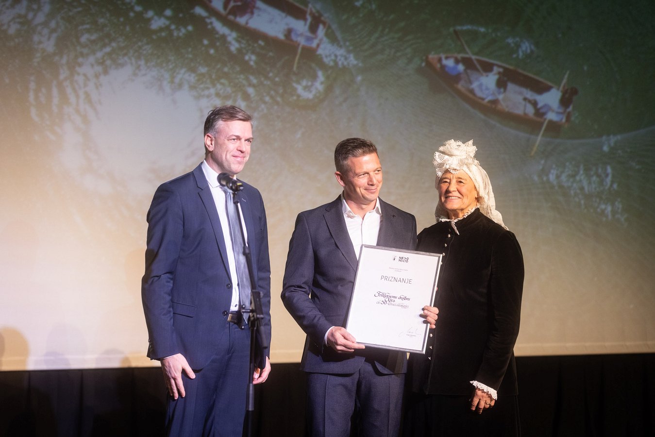 župan Gregor Maceodni je FD Kres podelil priznanje ob 50. obletnici delovanja