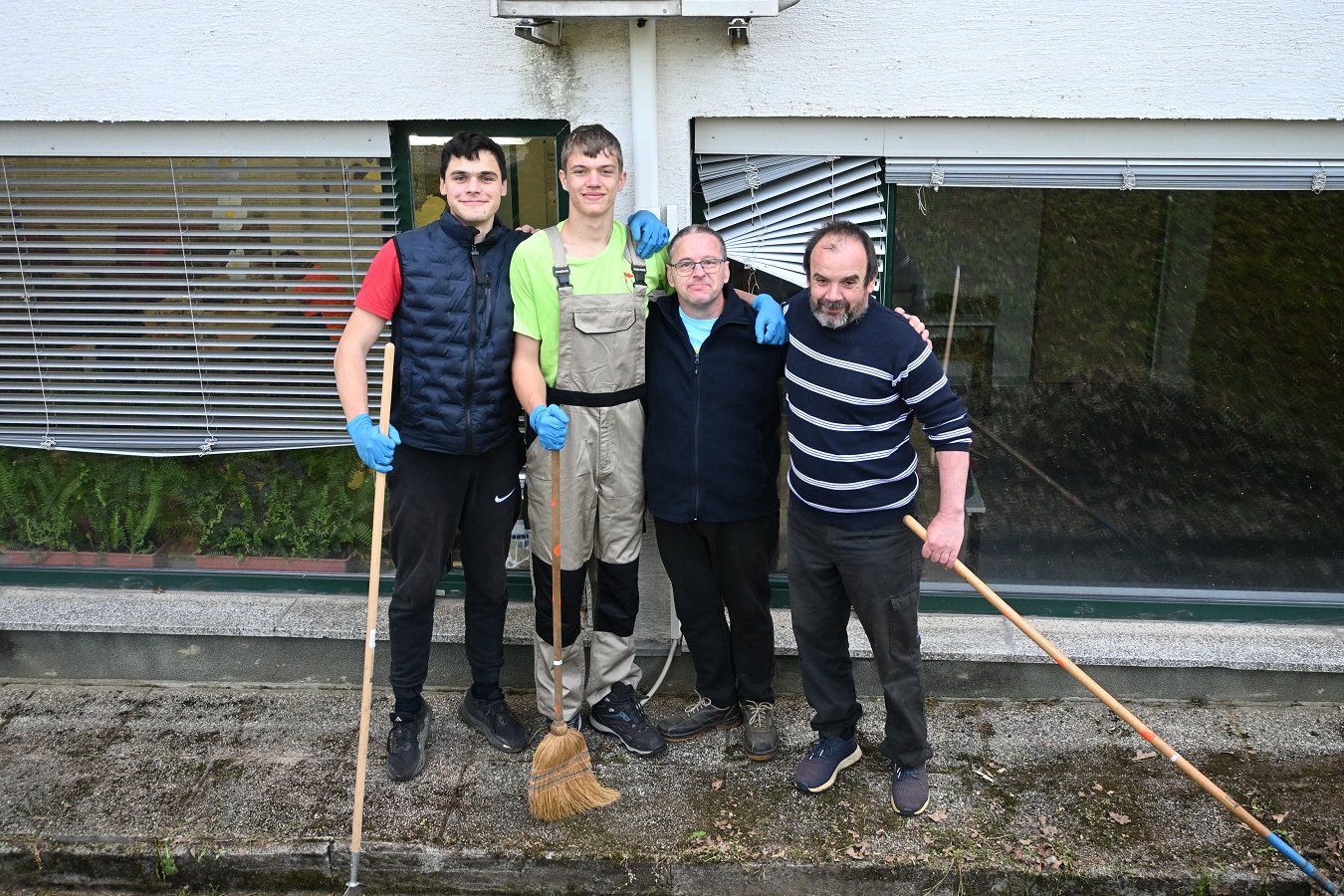 Skupinska fotografija prostovoljcev