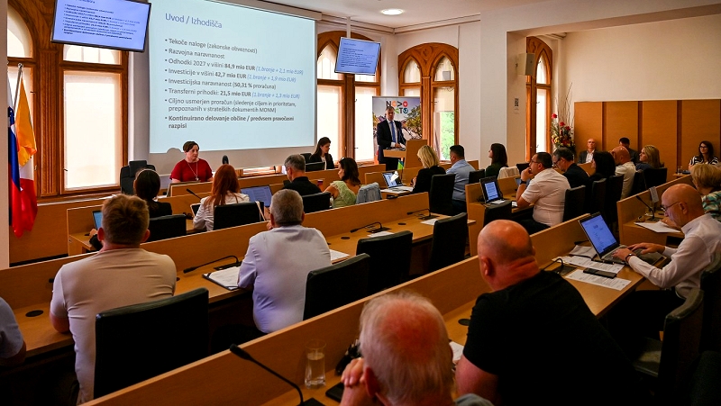 Občinska seja Potrjen proračun Mestne občine Novo mesto za leto 2027