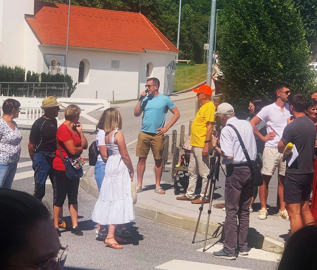 Na fotografiji je podžupan Urban Kramar na Prazniku češenj v Brusnicah Na fotografiji je podžupan Urban Kramar na Prazniku češenj v Brusnicah