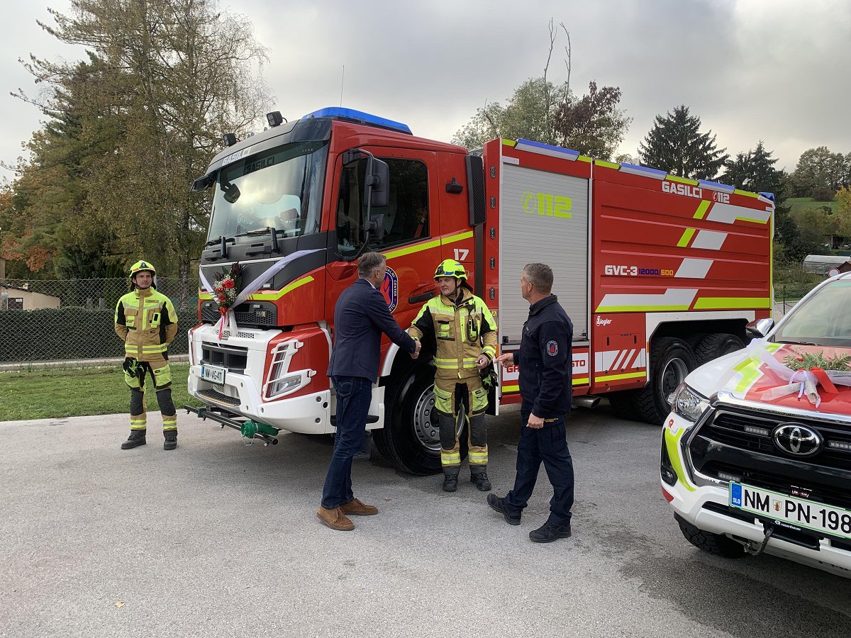 Župan Macedoni z gasilci Župan Macedoni z gasilci