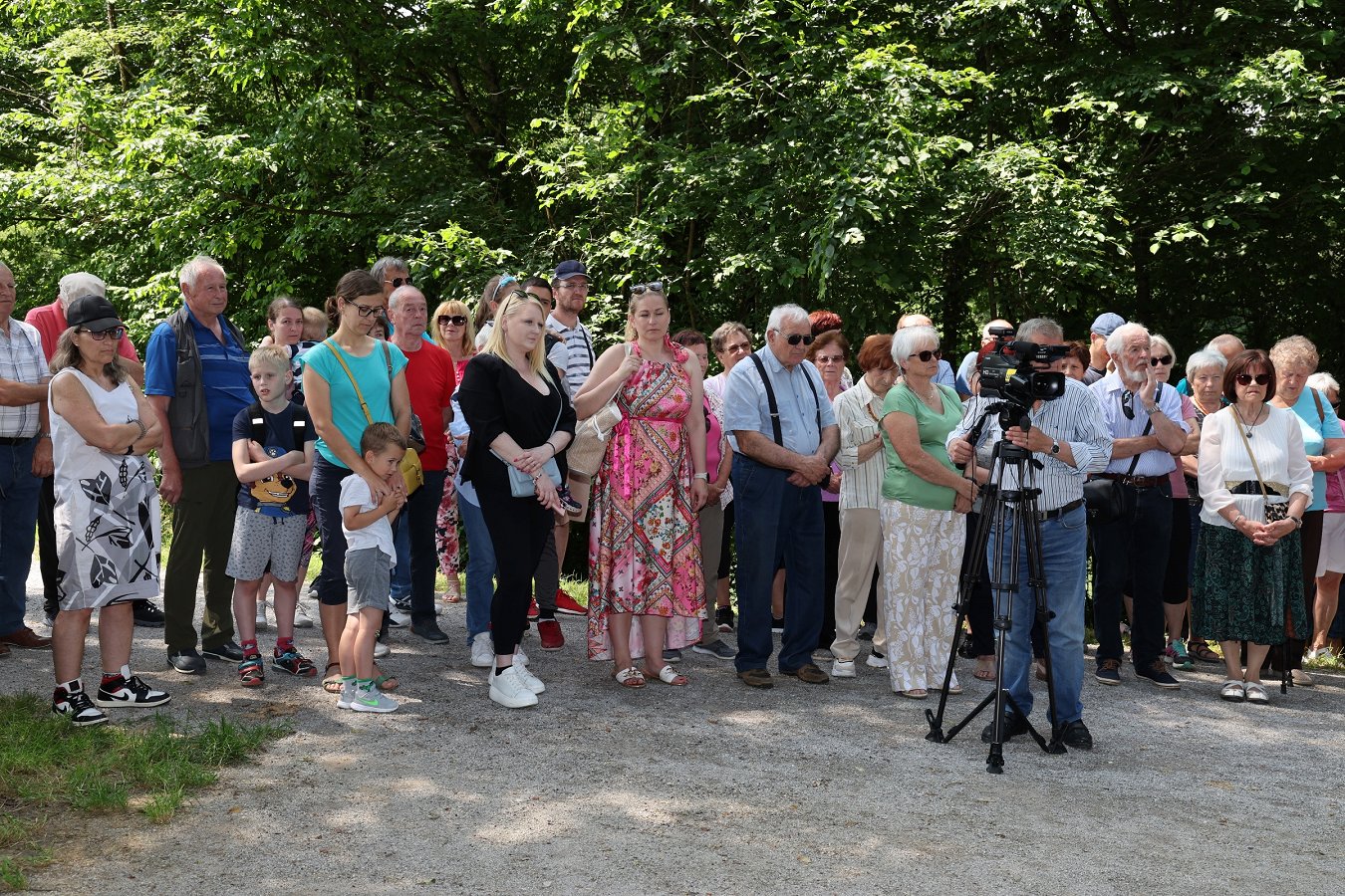 uradno odprtje prenovljene pešpoti v mestnem gozdu Portoval - udeleženci